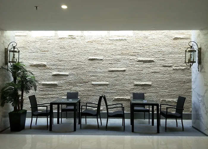 Grand Senyum Hotel, Tugu Yogyakarta